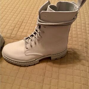 Steve Madden gray lace up boot